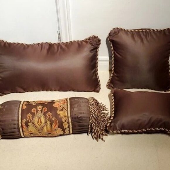 4 Deluxe Decorative "Ritz Carlton" Gold Series Throw Pillows 2 Sided - MINT A+ - Picture 6 of 8